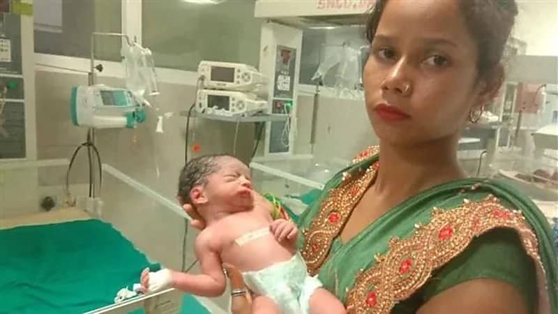 ولادة طفلة أثناء دهس أمها بواسطة شاحنة ضخمة