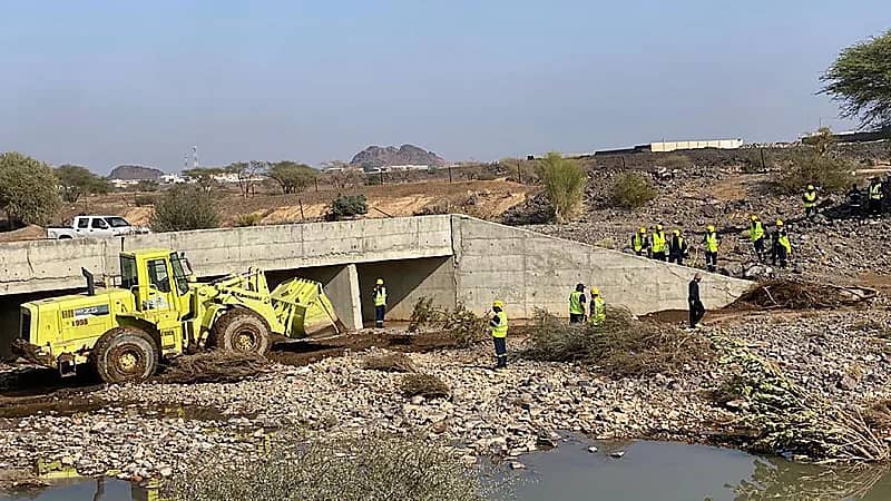 "مدني المدينة المنورة" ينتشل جثة شخص غرق في مياه الأمطار
