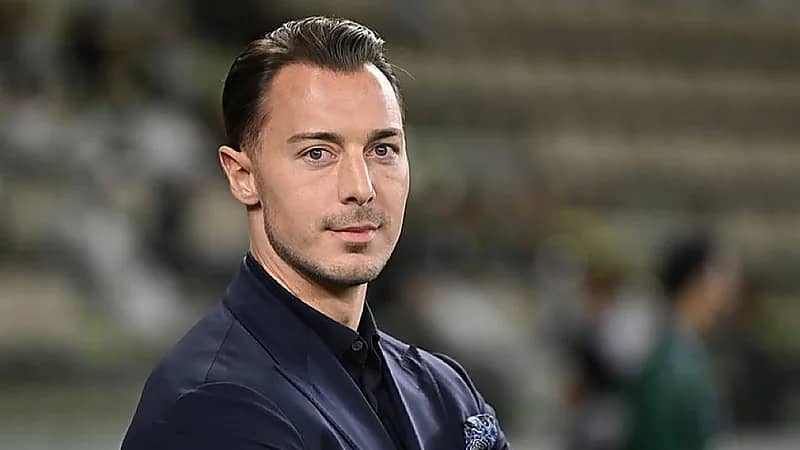 يايسله مستمر مع الأهلي