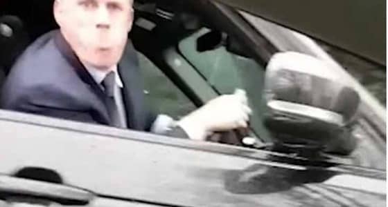 نجم ليفربول يعتذر بعدما بصق على فتاة