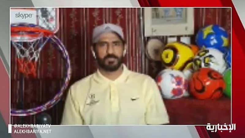 بالفيديو.. معلم تربية بدنية يواصل تدريبه للطلاب من خيمته رغم الجائحة