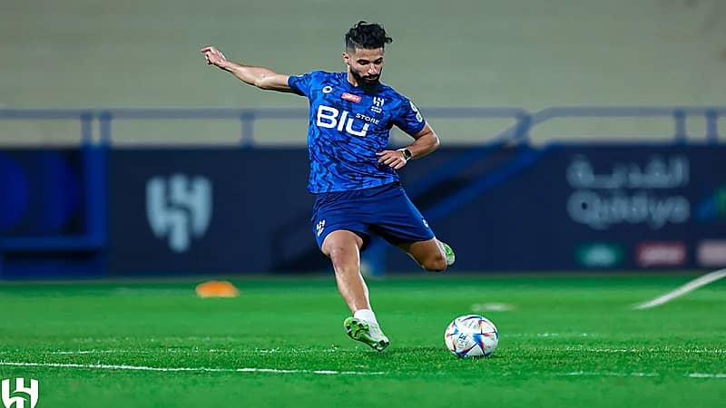 العويس ينضم لتدريبات الهلال