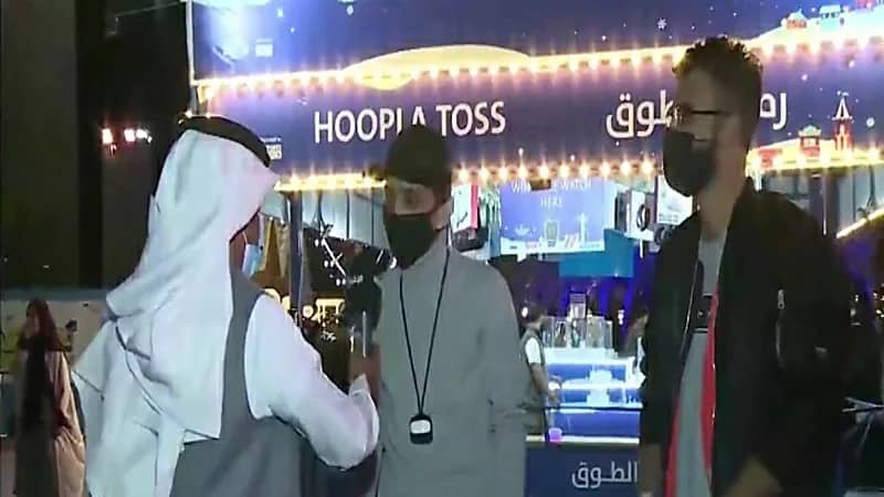 بالفيديو.. شاب يربح 27 هاتف آيفون بلعبة رمي الطوق في ونتروندرلاند