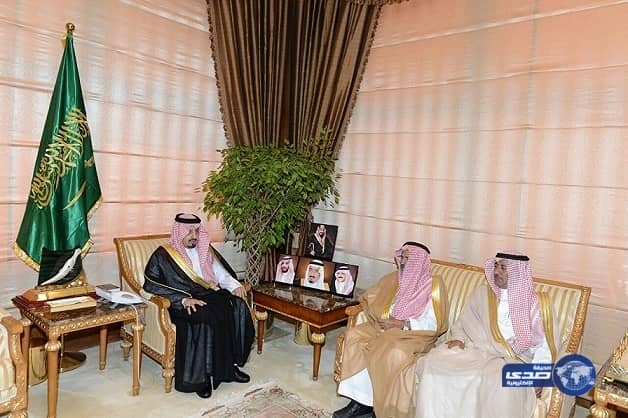 أمير عسير يستقبل أسرة الشهيد الشهراني