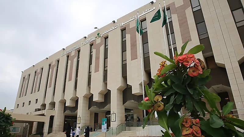 شاب يتعرض لإصابة بآلة حادة في الصدر والقلب بمكة