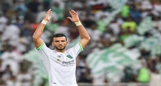 صورة طريفة تجمع هداف دوري المحترفين وعملاق السلة السورية