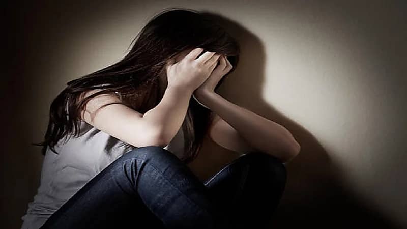 الإطاحة بمتزوج هتك عرض طالبة في رحلة وهمية