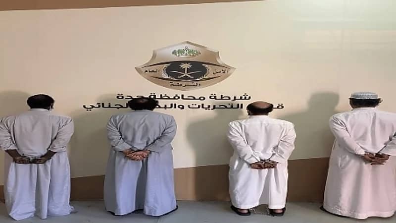 القبض على مقيم و3 مخالفين لسطوهم على سكن عمالة وسرقته بجدة