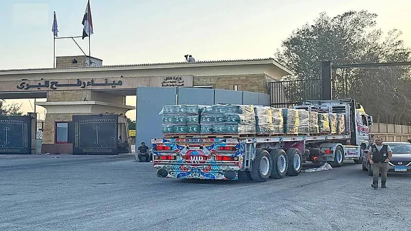 عبور 6 شاحنات إغاثية سعودية جديدة إلى قطاع غزة