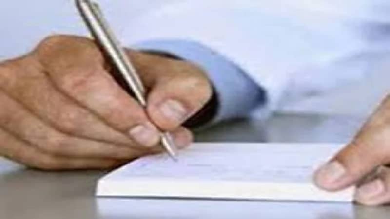 شاب يترك رسالة غريبة لجاره بعد اكتشاف خيانة زوجته معه 