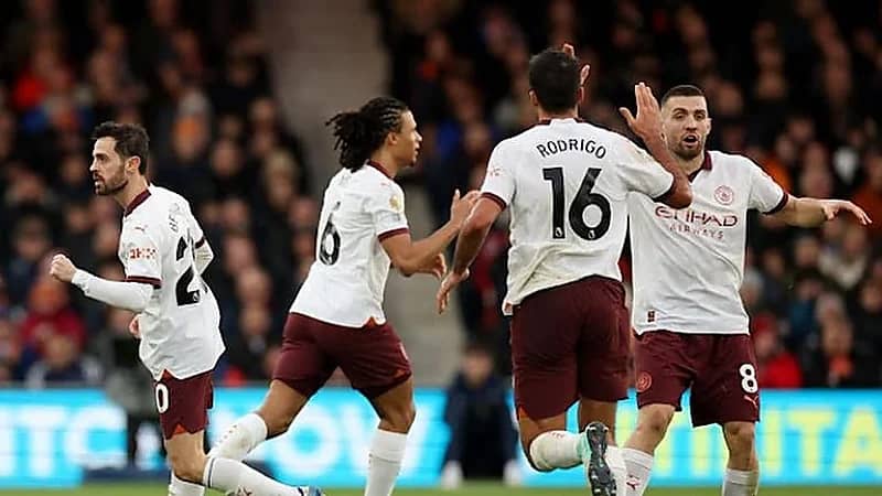 مانشستر سيتي يهزم لوتون تاون بثنائية