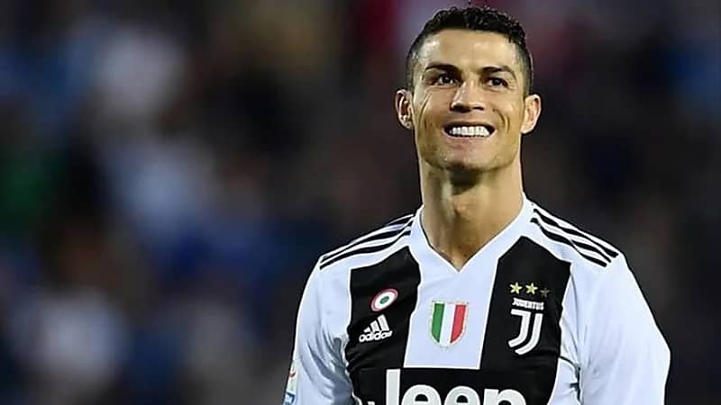 مانشستر يونايتد يحتفل بعودة رونالدو لصفوف فريقه بأغنية لأم كلثوم "فيديو"