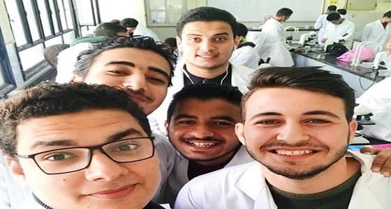 بالصور.. شباب يعيدون لفتاة هاتفها الضائع وما وجدته داخله صادم