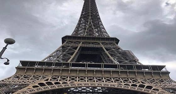 شاهد.. علم الاتحاد أمام برج إيفيل