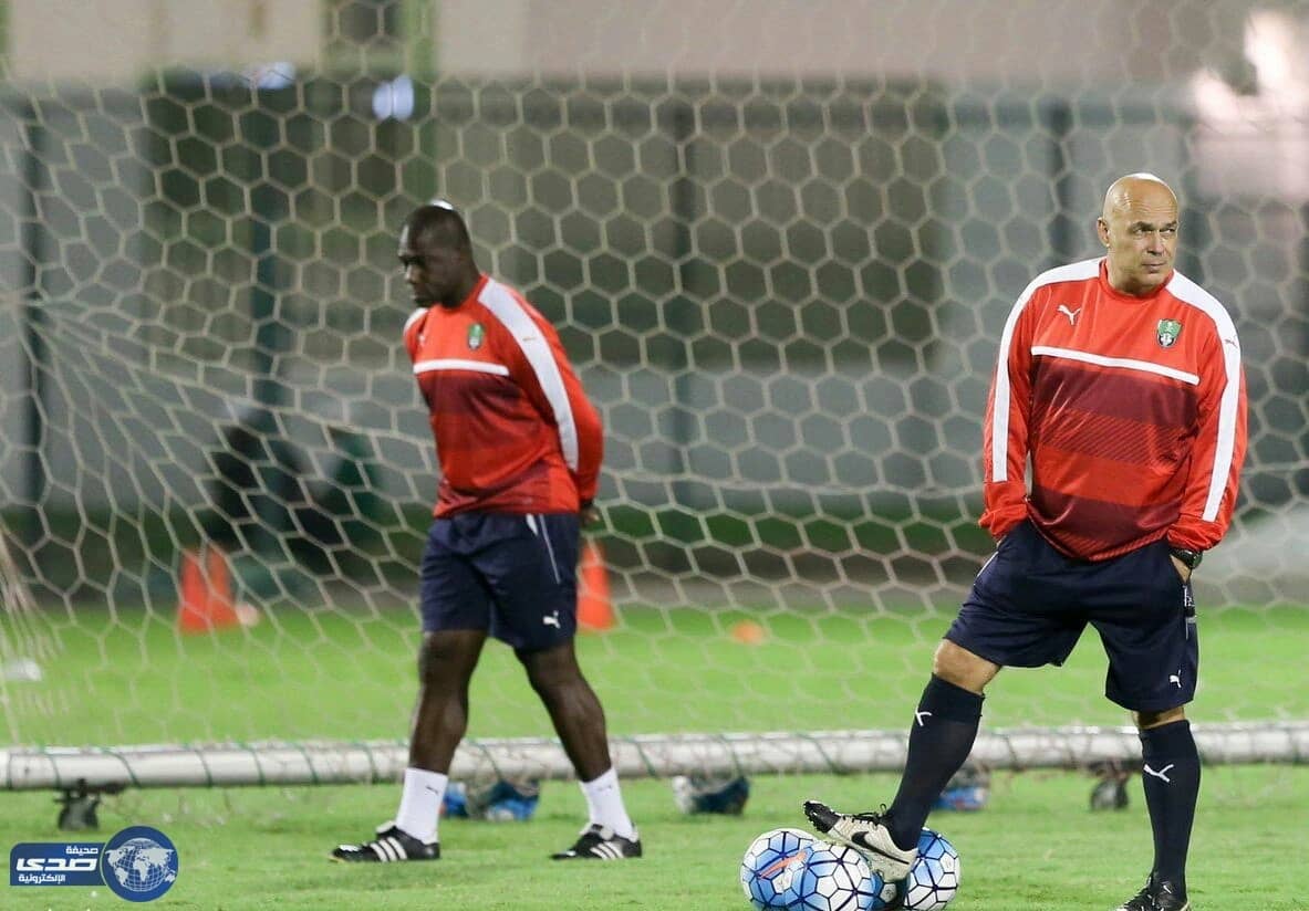 الأهلي يستأنف تدريباته اليوم في غياب الدوليين