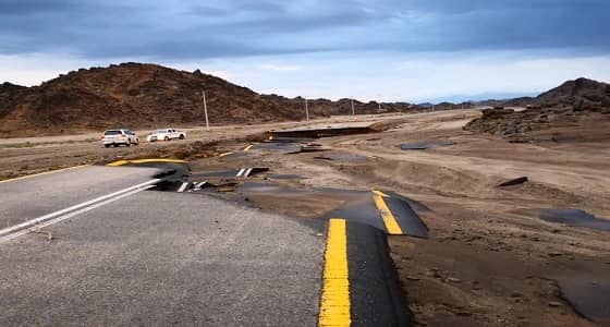 بالصور.. الأمطار تجرف التربة في ينبع.. ومدني المدينة يحذر