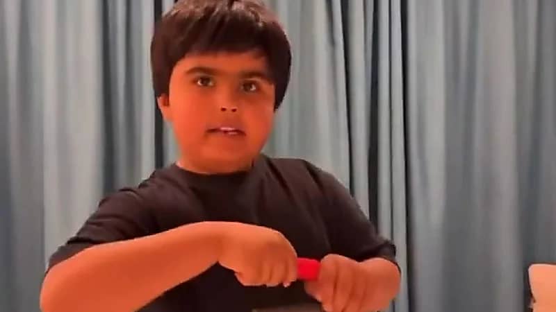 سارة الودعاني ترد على إبنها سعد: أغار عليك عشان الحجاب.. فيديو