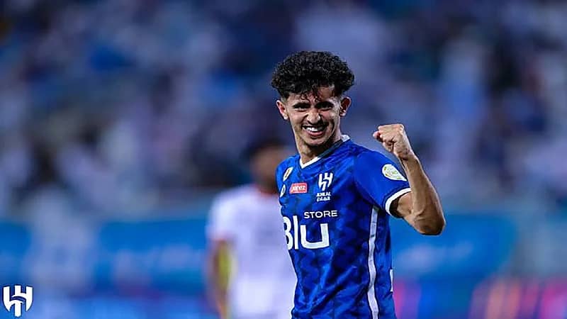 مشجع إماراتي يتمنى لقاء محمد القحطاني في مباراة الوصل.. فيديو