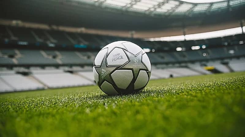 بيع كرة نهائي دوري أبطال أوروبا بمزاد علني