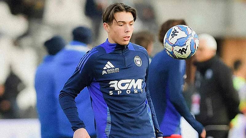 ابن بوفون يقرر تمثيل التشيك بدلاً من إيطاليا