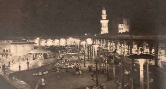 أول صورة بعد تدشين الملك سعود لإنارة الحرم المكي الشريف