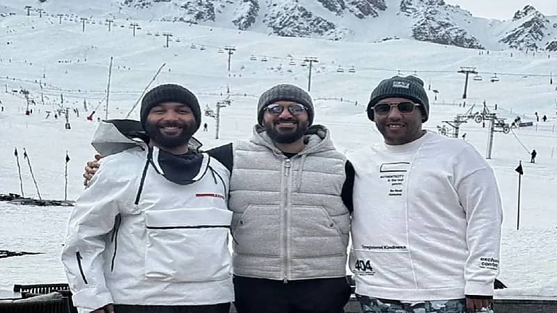 الحائلي يستمتع بوقته وسط الثلوج