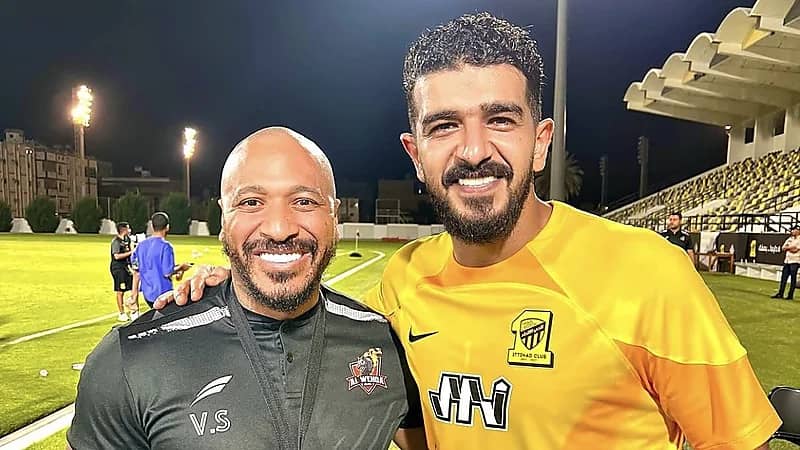 بعد 10 سنوات .. البرازيلي فيكتور سيموس يلتقي بـ عبدالله المعيوف