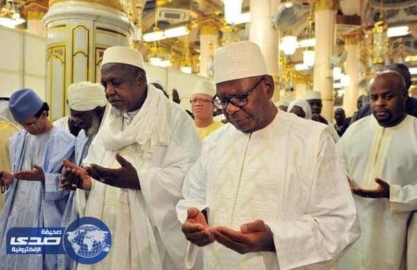 رئيس جمهورية مالي يؤدي مناسك العمرة