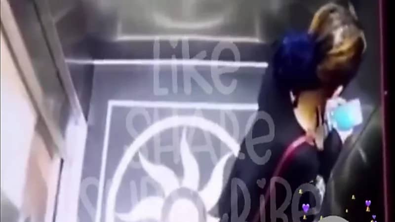 شاهد.. مصرع سيدة في مصعد مطار دولي بإندونيسيا