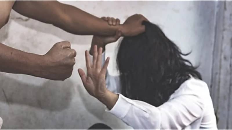 القبض على رجل عذّب زوجته حتى الموت