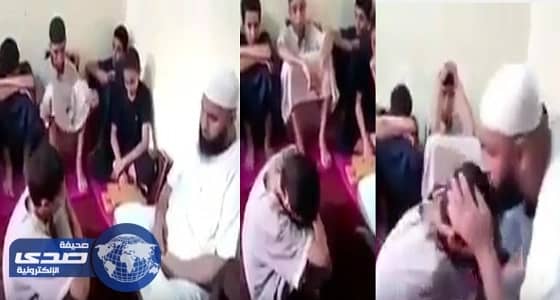 بالفيديو.. طفل ينهار باكيًا في ختام حفظه للقرآن