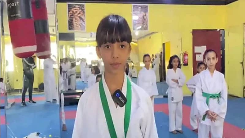 بالفيديو.. أصغر لاعبة في جازان تحصل على الميدالية الذهبية في الكاراتيه