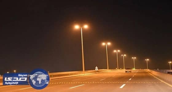 " النقل " : افتتاح جسر شاطئ نصف القمر للحركة المرورية