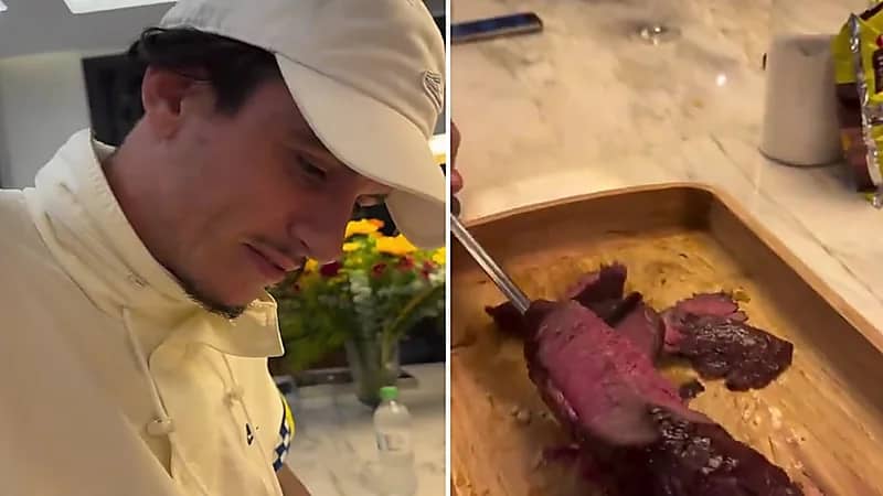 آيبانيز يشارك أصدقاءه تقطيع اللحم في أول أيام العيد .. فيديو