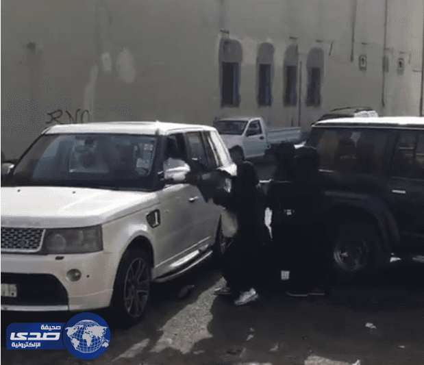 بالفيديو.. هوشة بين فتيات ومتحرش بالعليا بمجمع ستي تاور تبوك