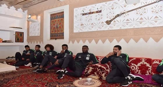 بالصور.. إدارة الأخضر تقيم مأدبة عشاء بأحد مطاعم الرياض