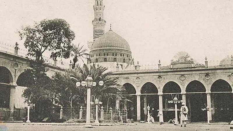 مقطع من التاريخ لأول بث صوتي مباشر لـ أذان صلاة العشاء من المسجد النبوي الشريف