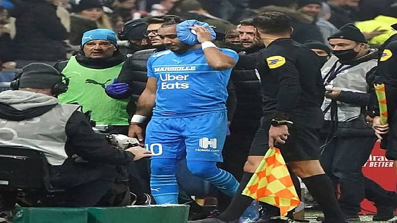 فرنسا: إيقاف المباريات في حال إصابة لاعب أو حكم بمقذوف