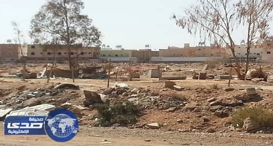 بالفيديو والصور.. أهالي المنتزه بتبوك يناشدون الأمير فهد بن سلطان بتوجيه الأمانة لإنقاذهم من مخلفات النفايات