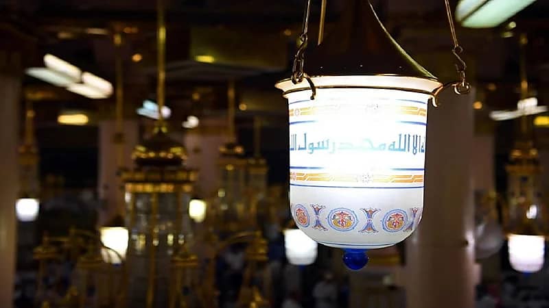 قصة إضاءة المسجد الحرام: "بدأت بالمصابيح"