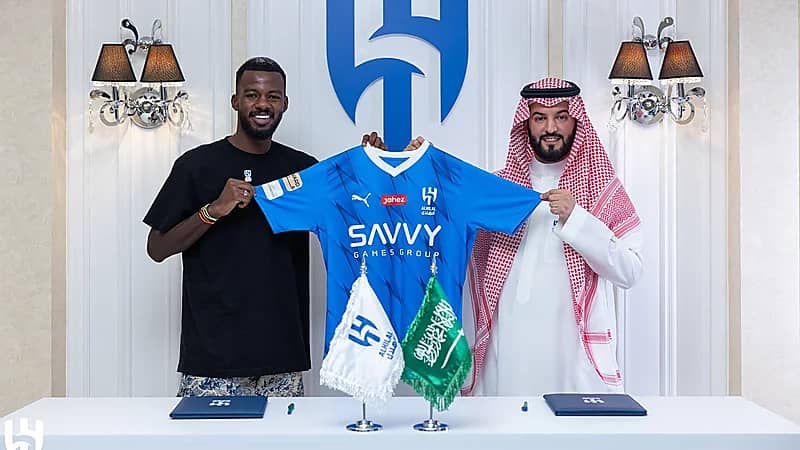 تمبكتي بعد انضمامه للهلال : الليلة أتشرف بارتداء شعار ⁧‫النادي وسنسعدكم في جلب البطولات