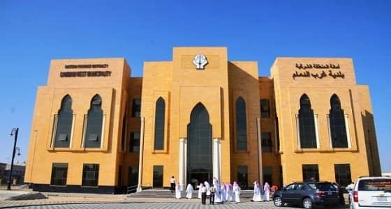 بلدية غرب الدمام تضبط مخالفي نهل الرمال