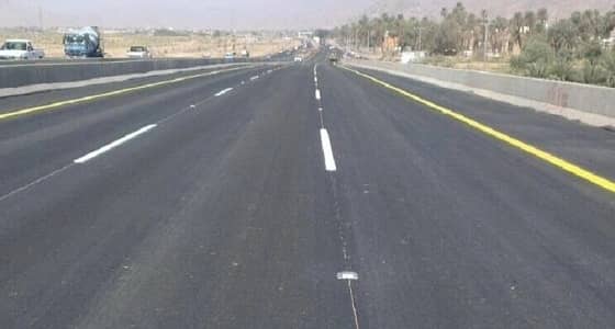 إصابة 10 أشخاص إثر انقلاب سيارة بطريق الساحل في مكة