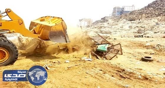 إزالة تعديات على 10 آلاف متر بحي أم العيس في الطائف