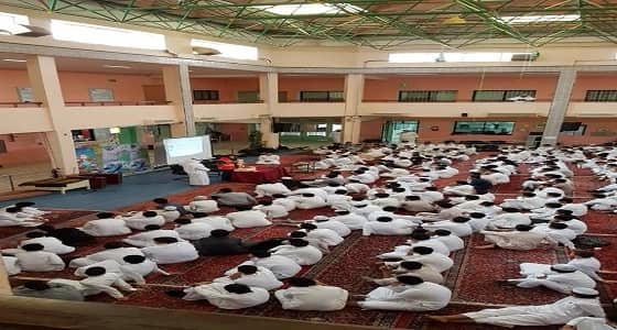 600 طالب يشاركون بمحاضرة توعوية للهلال الأحمر