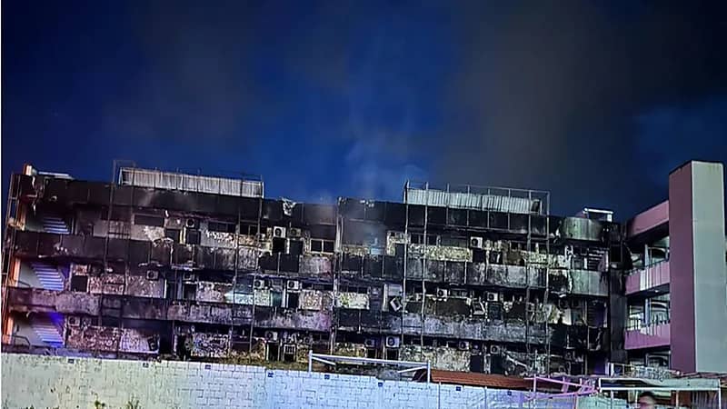 اندلاع حريق ضخم داخل منتجع سياحي في طرابلس