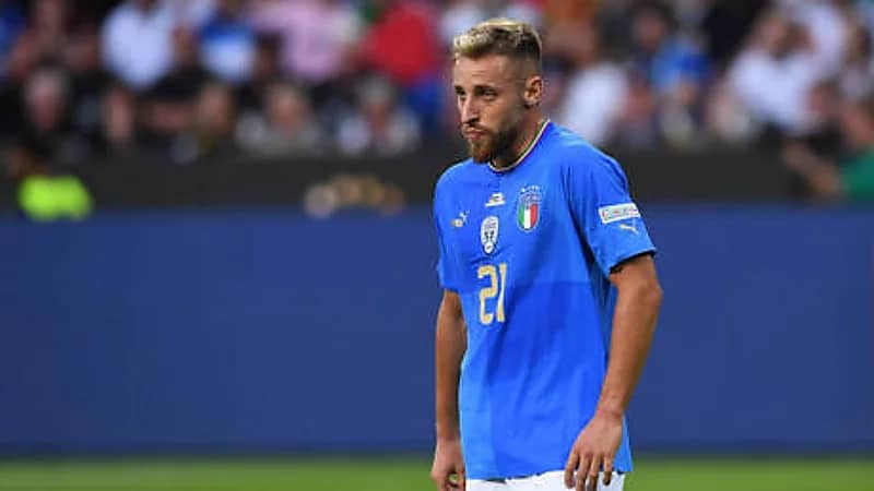 لاعب إيطالي في ورطة بعد تداول صورة عارية له