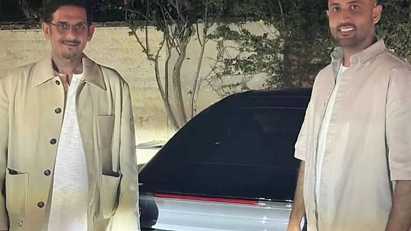 الأمير نواف بن سعد يخطف الأنظار بلوحة سيارة تحمل اسم الهلال والجمهور: نبي صفقات