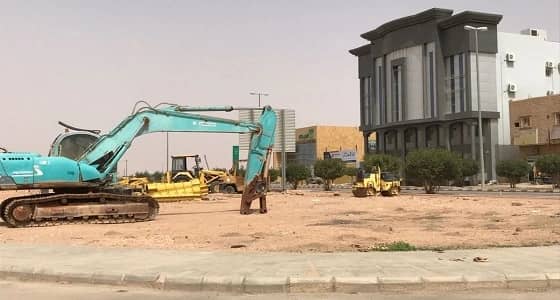 " الحدود الشمالية " تناشد أصحاب المعدات المتوقفة بحديقة الفيصلية بإزالتها