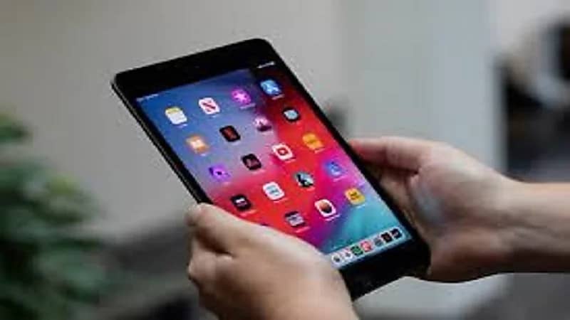 جهاز آيباد ينقذ طيار وابنته من التجمد